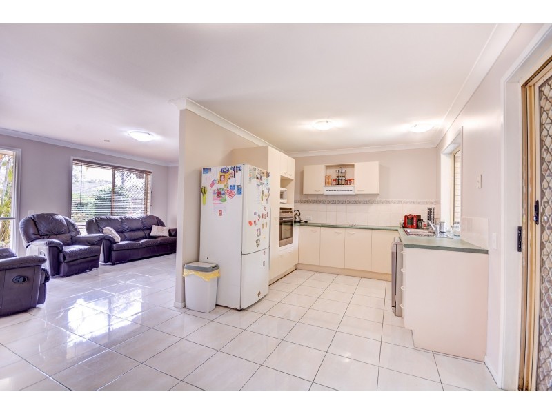 8 Folkestone Court, Wellington Point QLD 4160