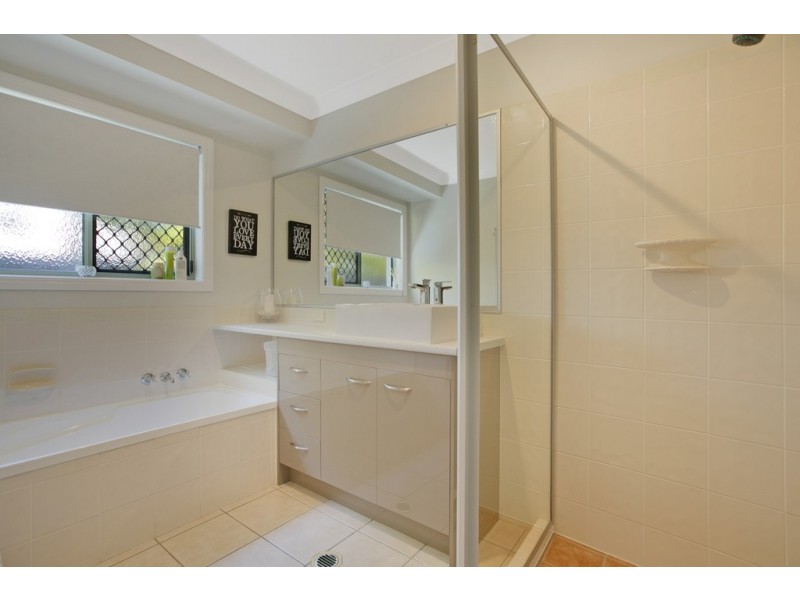 6 Schonrock Street, Wellington Point QLD 4160