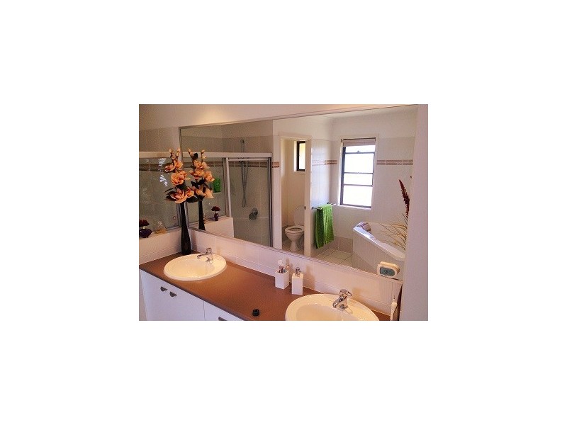 25 Canegrove Cct, Wellington Point QLD 4160