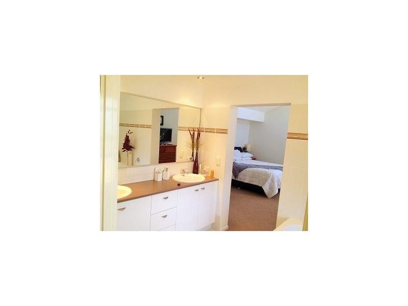 25 Canegrove Cct, Wellington Point QLD 4160