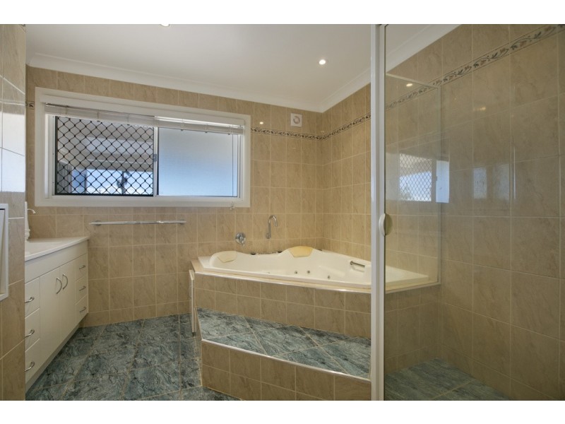 5 Price Avenue, Birkdale QLD 4159