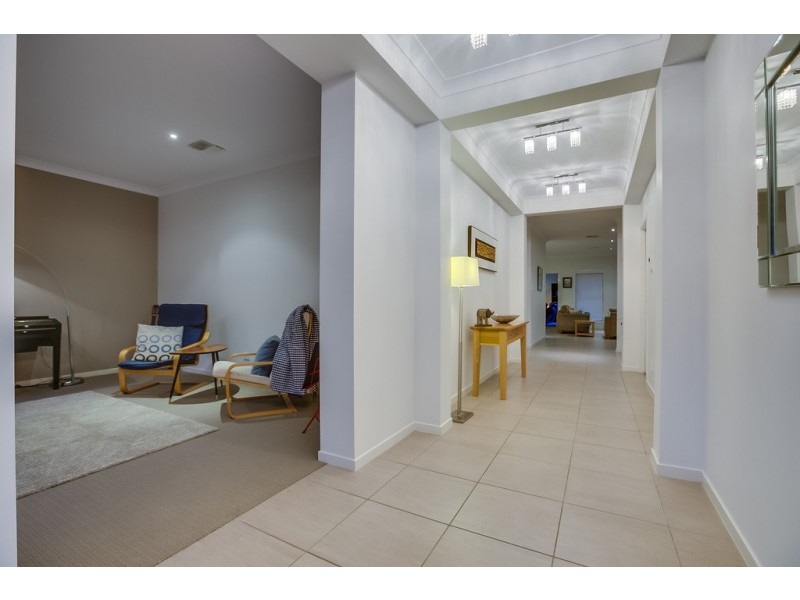 22 Yorston Place, Ormiston QLD 4160