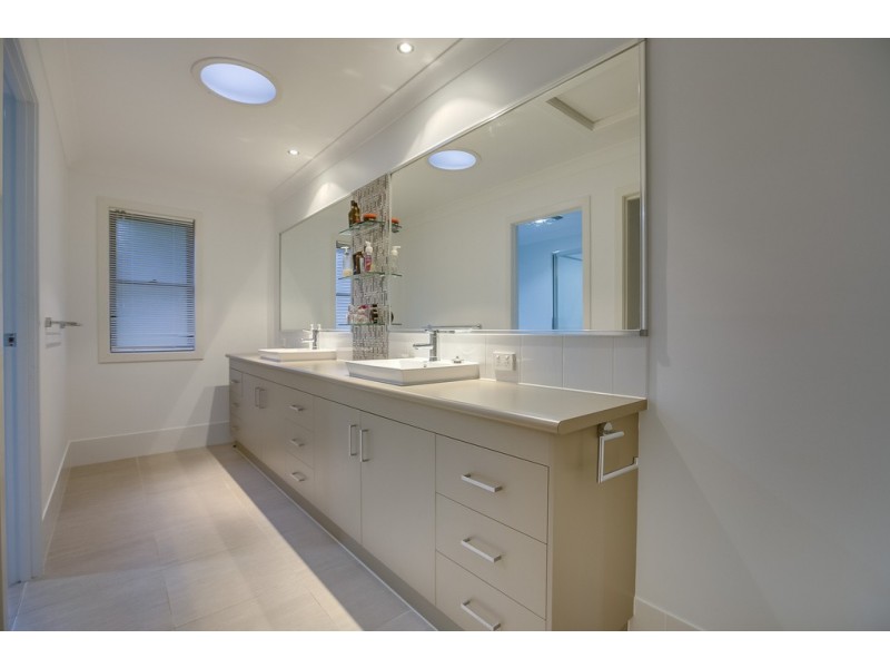 22 Yorston Place, Ormiston QLD 4160