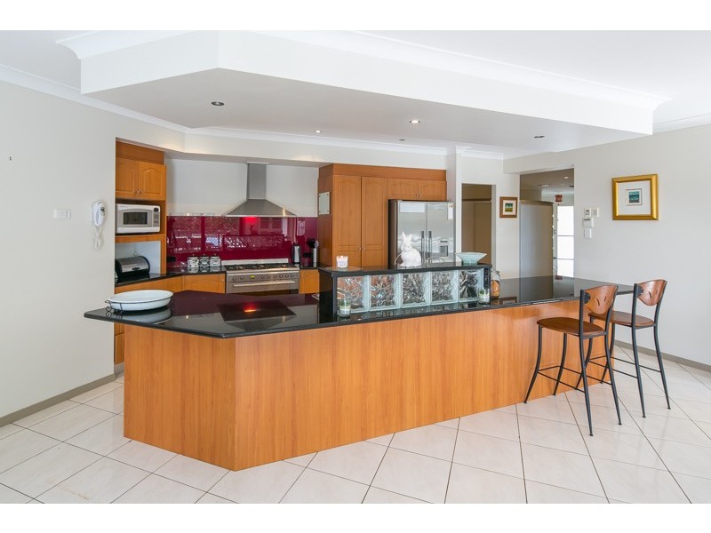 6 Bayfields Avenue, Wellington Point QLD 4160