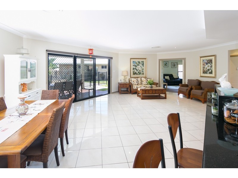 6 Bayfields Avenue, Wellington Point QLD 4160