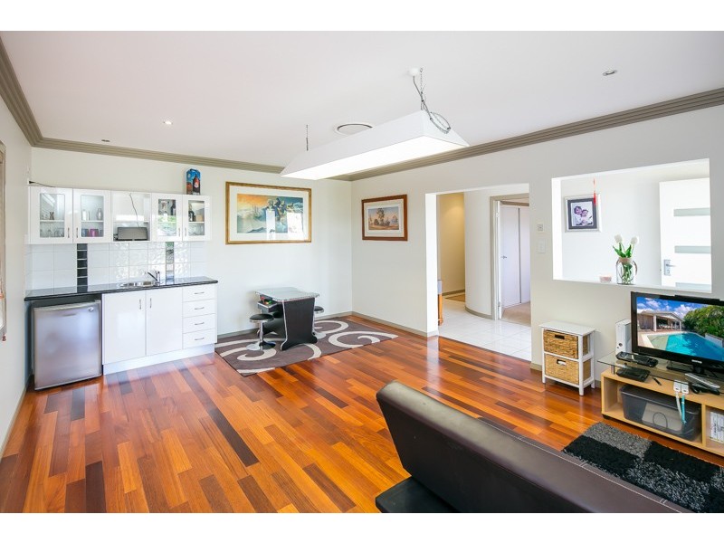 6 Bayfields Avenue, Wellington Point QLD 4160