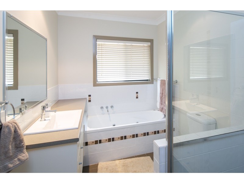 6 Bayfields Avenue, Wellington Point QLD 4160