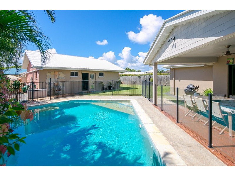 6 Bayfields Avenue, Wellington Point QLD 4160