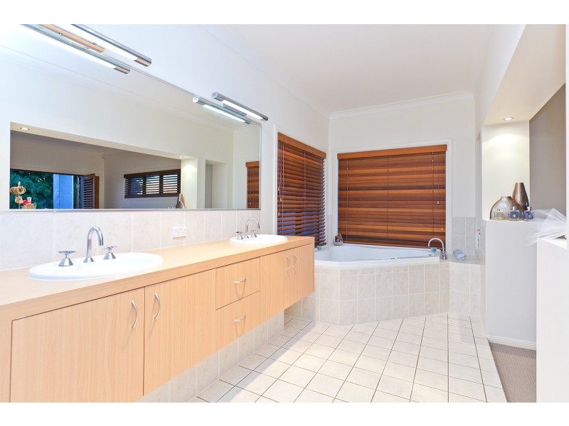 8 Paxton Street, Raby Bay QLD 4163