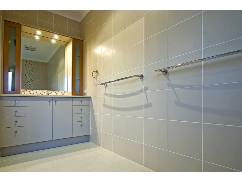 23 Main Road, Wellington Point QLD 4160