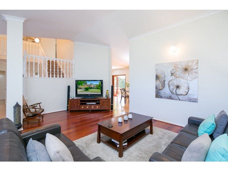 4 Blackthorne Street, Ormiston QLD 4160