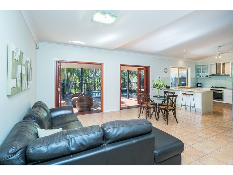 4 Blackthorne Street, Ormiston QLD 4160