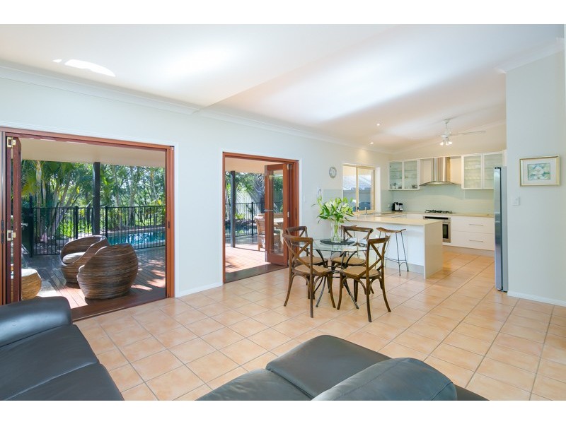 4 Blackthorne Street, Ormiston QLD 4160