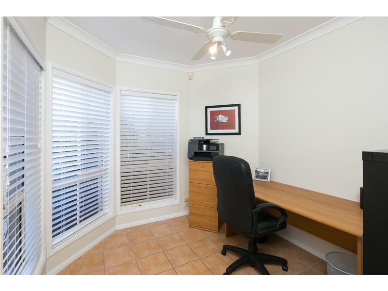 4 Blackthorne Street, Ormiston QLD 4160