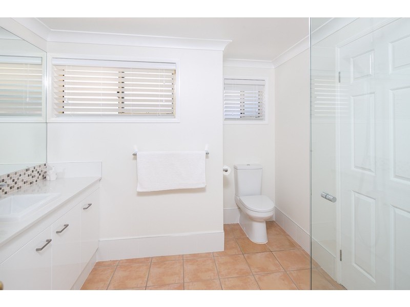 4 Blackthorne Street, Ormiston QLD 4160
