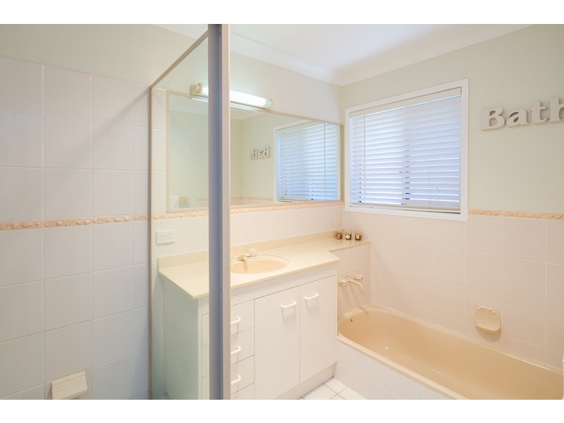 4 Blackthorne Street, Ormiston QLD 4160