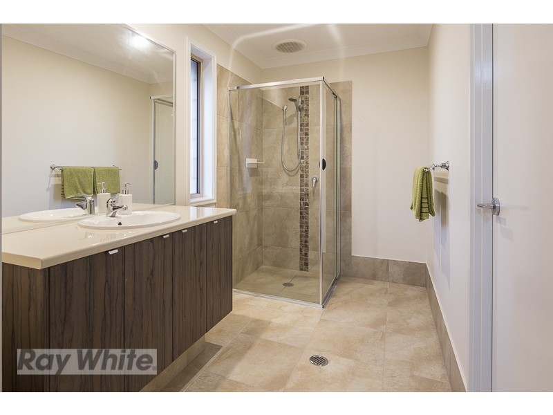 1 Pinevale Court, Victoria Point QLD 4165