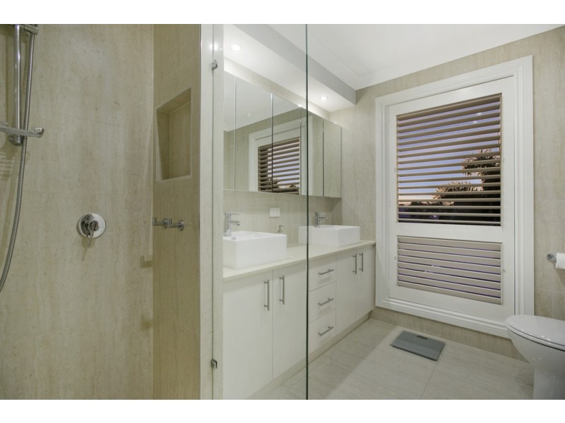 6 King Island Drive, Wellington Point QLD 4160