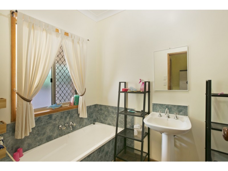 17 Manor Drive, Wellington Point QLD 4160