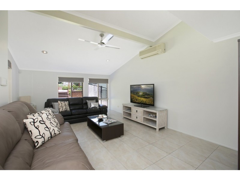57 Holborn Crescent, Carindale QLD 4152
