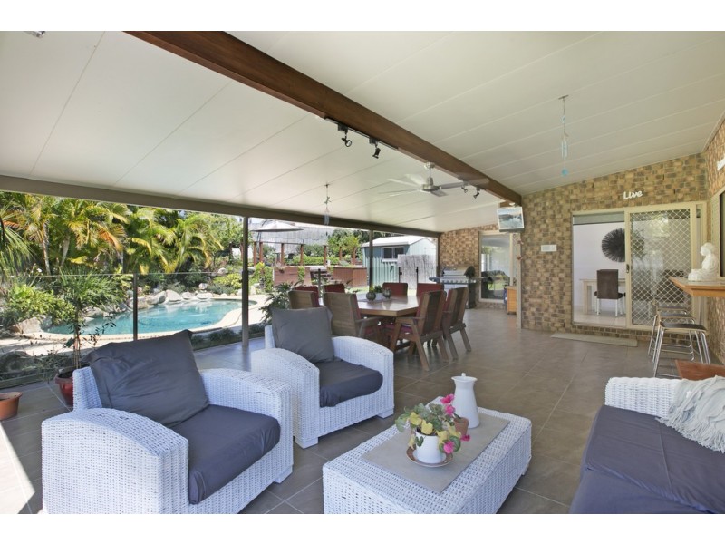 57 Holborn Crescent, Carindale QLD 4152