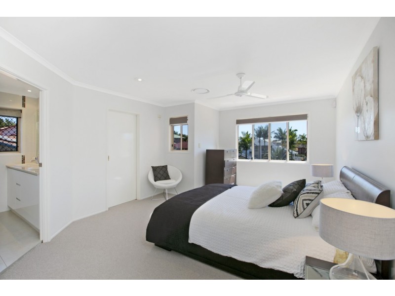 57 Holborn Crescent, Carindale QLD 4152