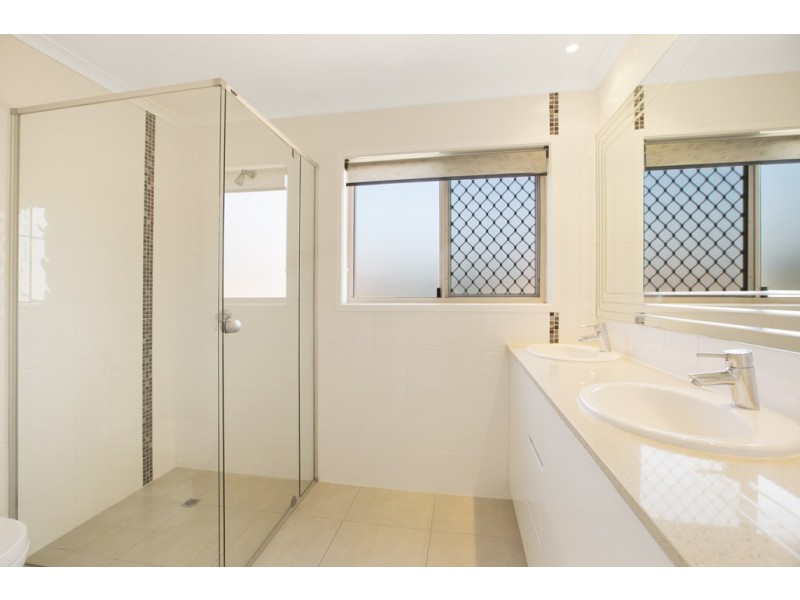 57 Holborn Crescent, Carindale QLD 4152