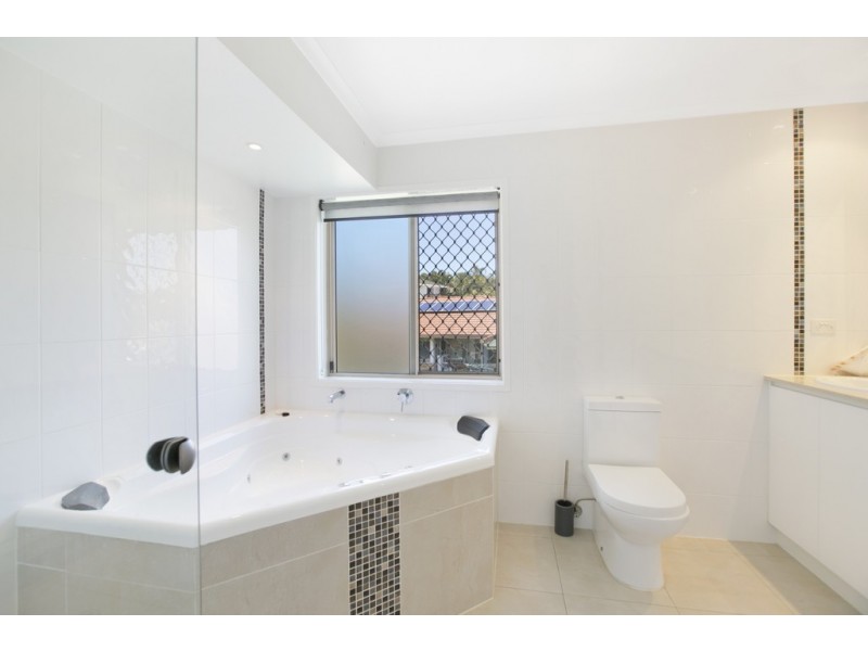 57 Holborn Crescent, Carindale QLD 4152