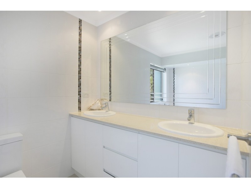 57 Holborn Crescent, Carindale QLD 4152