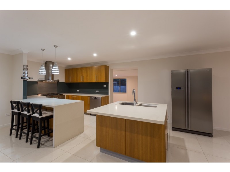 32 Jay Crescent, Redland Bay QLD 4165