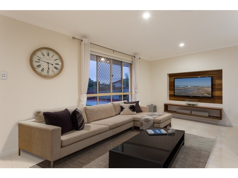 32 Jay Crescent, Redland Bay QLD 4165