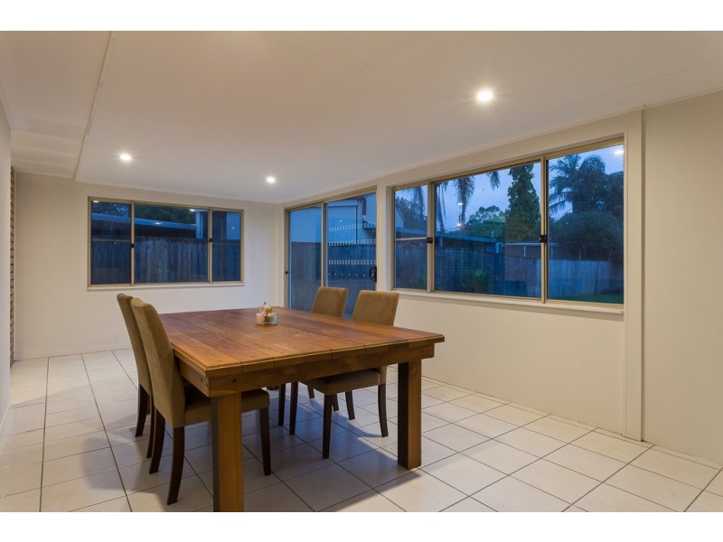 32 Jay Crescent, Redland Bay QLD 4165
