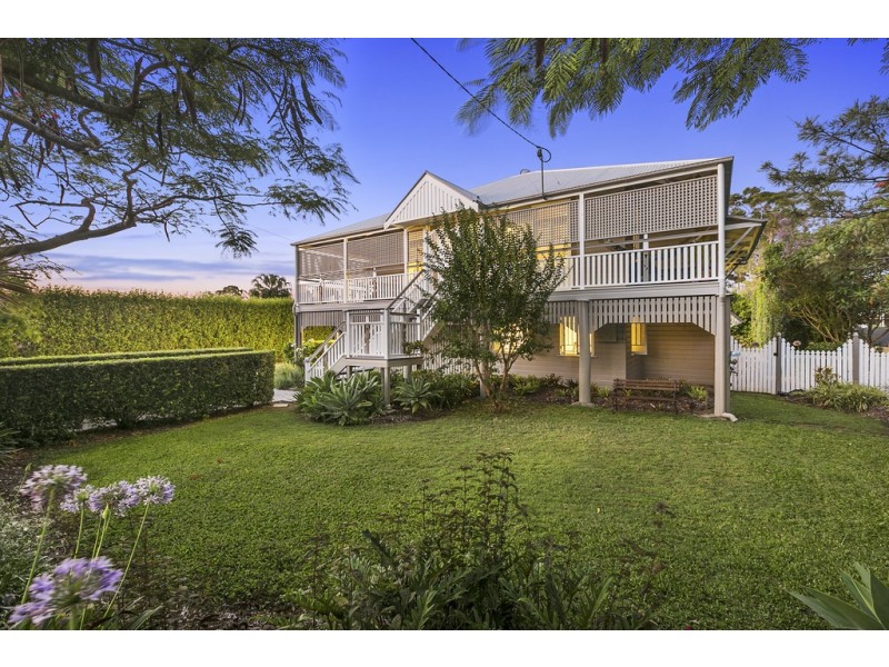 10 Birdwood Road, Birkdale QLD 4159