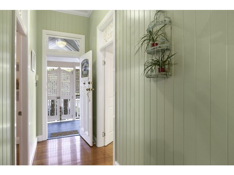 10 Birdwood Road, Birkdale QLD 4159