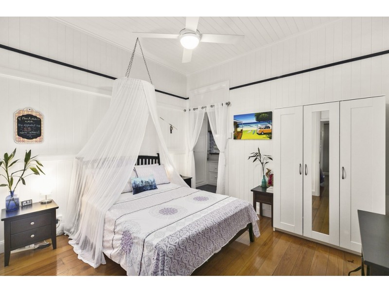 10 Birdwood Road, Birkdale QLD 4159