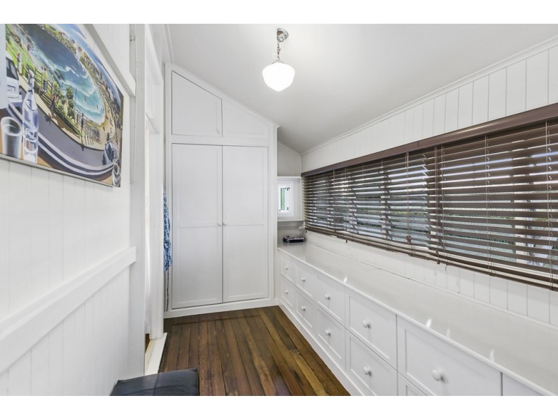 10 Birdwood Road, Birkdale QLD 4159