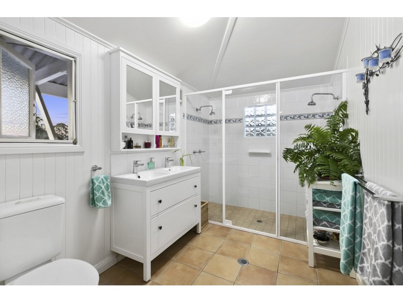 10 Birdwood Road, Birkdale QLD 4159