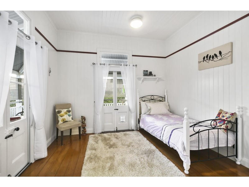 10 Birdwood Road, Birkdale QLD 4159