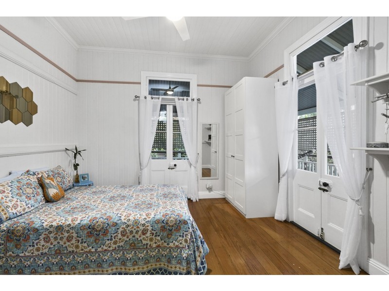 10 Birdwood Road, Birkdale QLD 4159