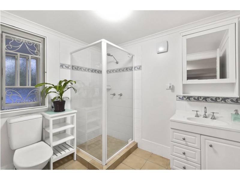 10 Birdwood Road, Birkdale QLD 4159