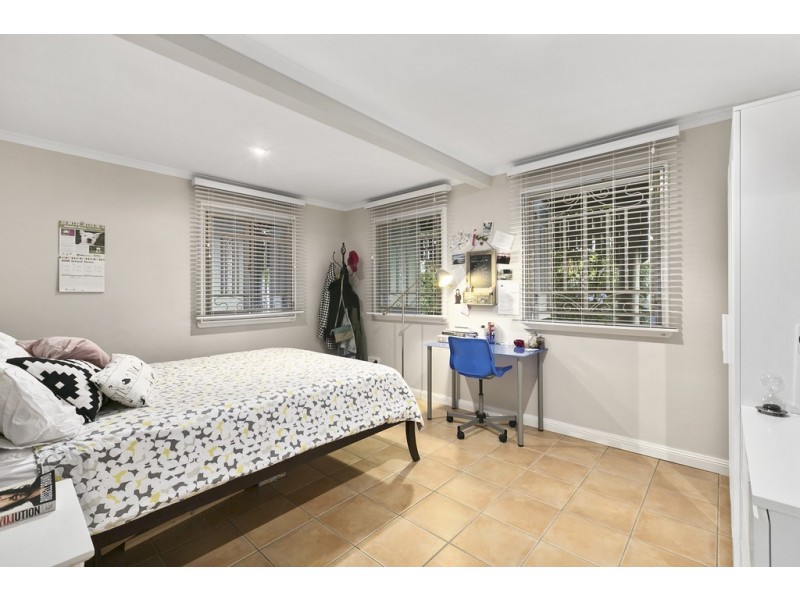 10 Birdwood Road, Birkdale QLD 4159