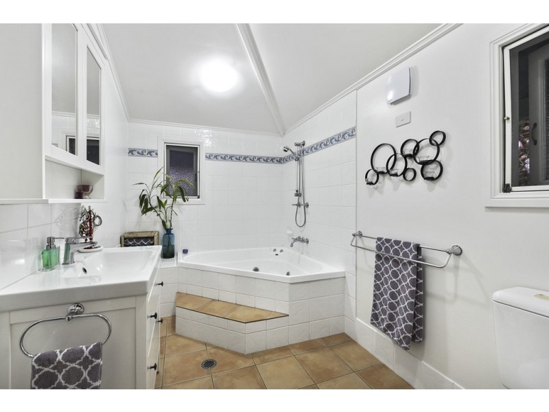 10 Birdwood Road, Birkdale QLD 4159