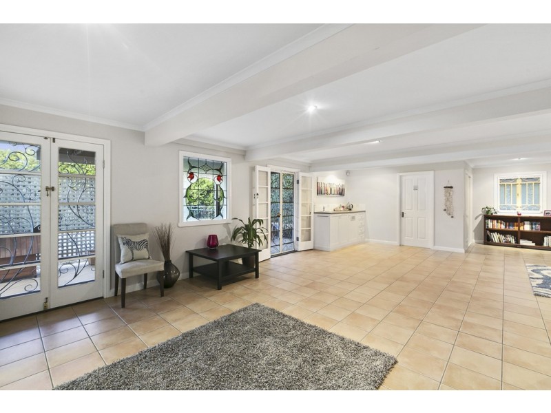 10 Birdwood Road, Birkdale QLD 4159