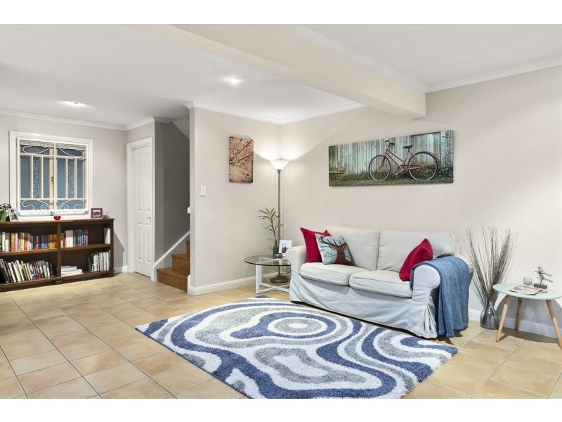 10 Birdwood Road, Birkdale QLD 4159