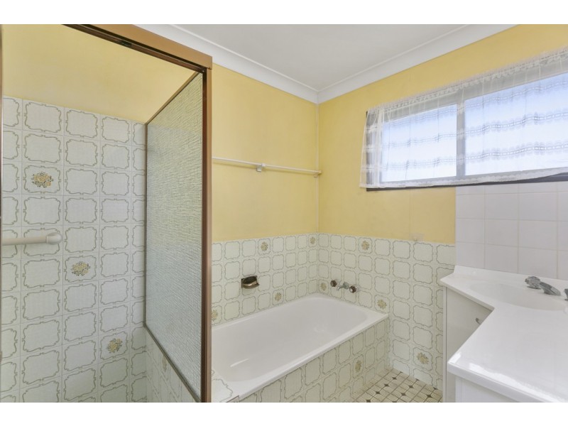 4 Strand Street, Birkdale QLD 4159