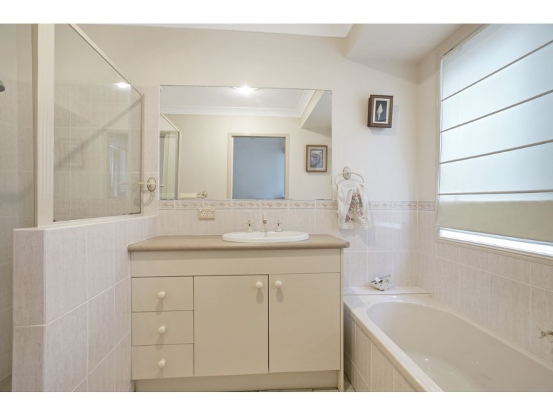 26 Redgrove Avenue, Wellington Point QLD 4160