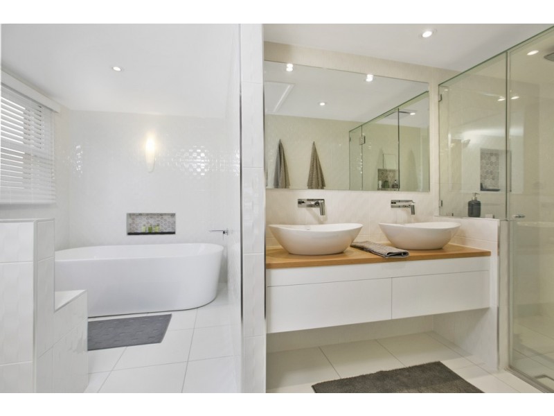 26 Creek Road, Birkdale QLD 4159