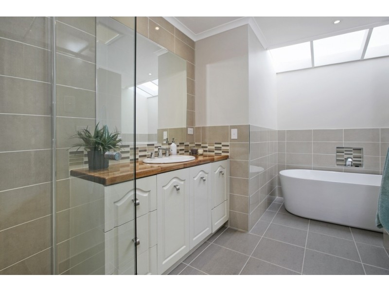 26 Creek Road, Birkdale QLD 4159