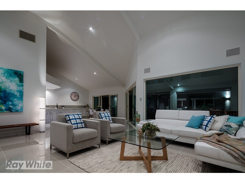 20 Little Shore Street, Raby Bay QLD 4163