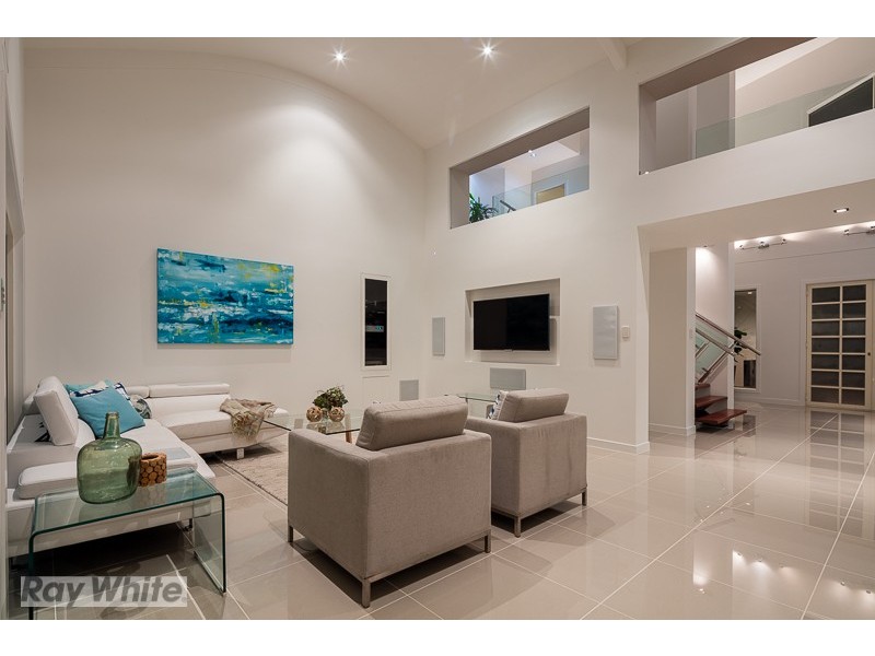 20 Little Shore Street, Raby Bay QLD 4163